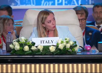 Meloni, prima uscita dopo Giambruno: “Sto bene. Non c’è una parte politica”
