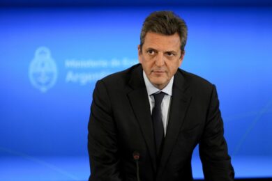 Argentina, “El loco” Milei non sfonda. Al ballottaggio col peronista Massa