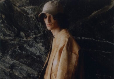 Vestiti fatti con i funghi, l’alta moda diventa vegan: da Hermes a Balenciaga