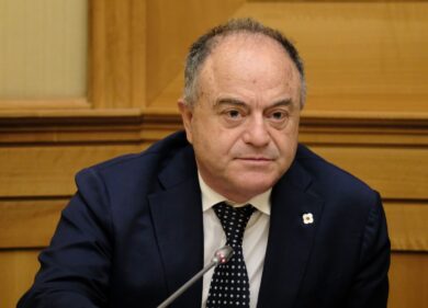 Napoli, De Laurentiis regala biglietti a Gratteri, ma lui non ci sta: “Pago”