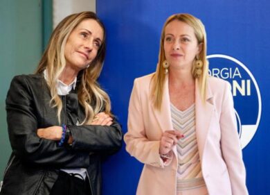 Meloni: tenacia di una leader ferita. Non solo Giorgia, ora c’è anche Arianna