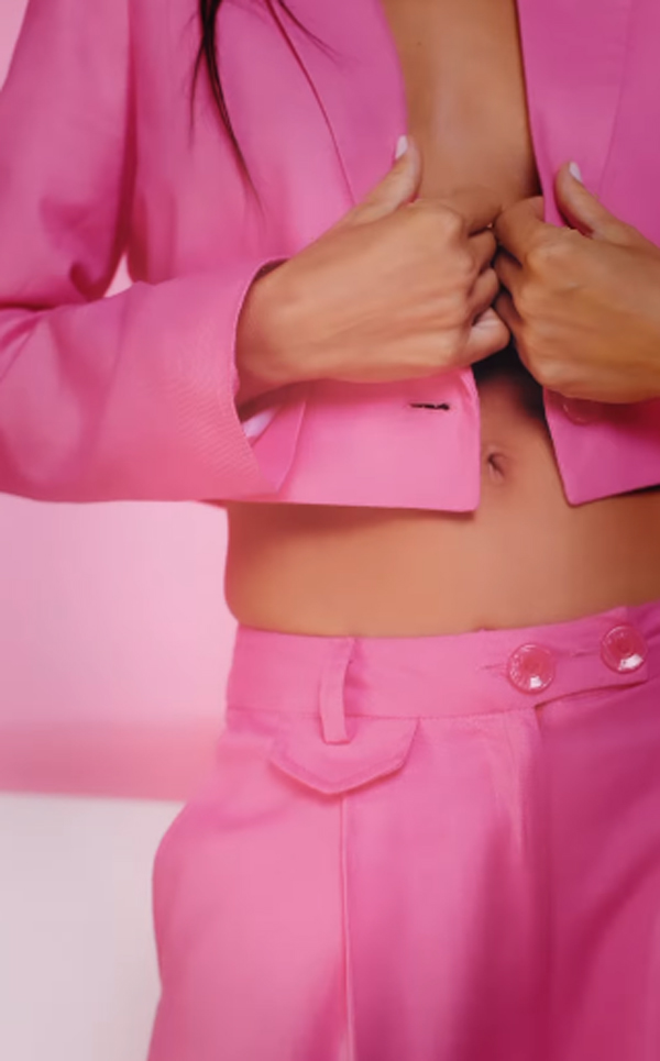 Zaira Nara, sotto la giacca niente: la sorella di Wanda senza reggiseno. FOTO