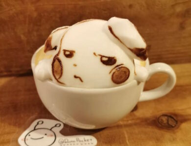Il cappuccino diventa un’opera d’arte: panna trasformata in cartoni animati