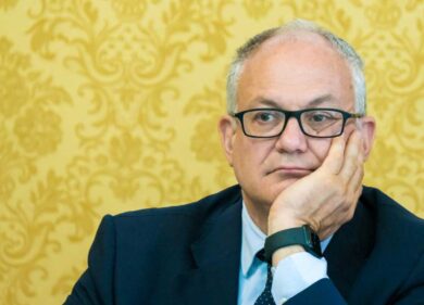 Manovra finanziara, il grido di Gualtieri: “I tagli ai Comuni non sostenibili”