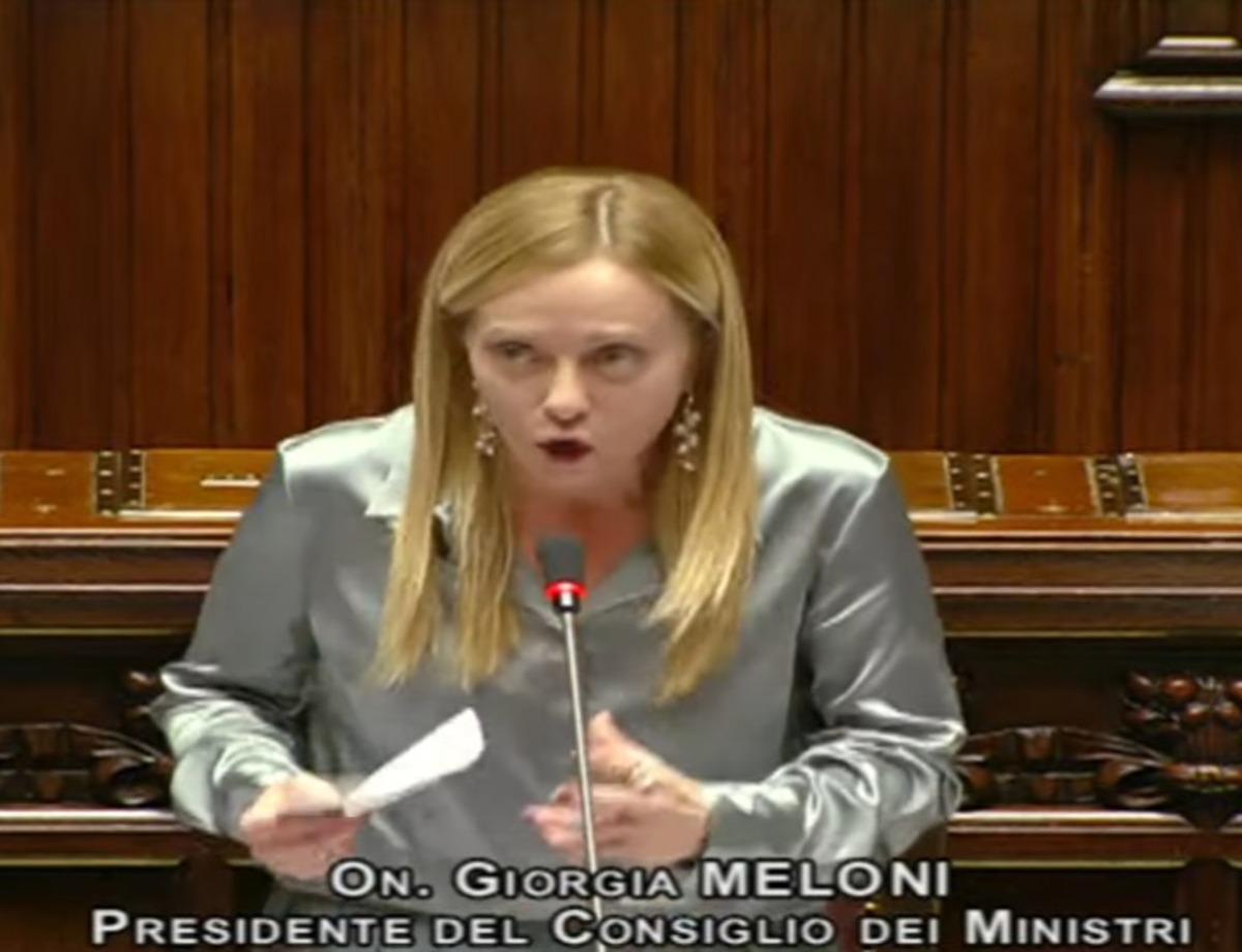 Giambruno, Meloni scatenata in Aula: “Maggioranza di governo compatta” Giambruno, Meloni scatenata in Aula: “Maggioranza di governo compatta”