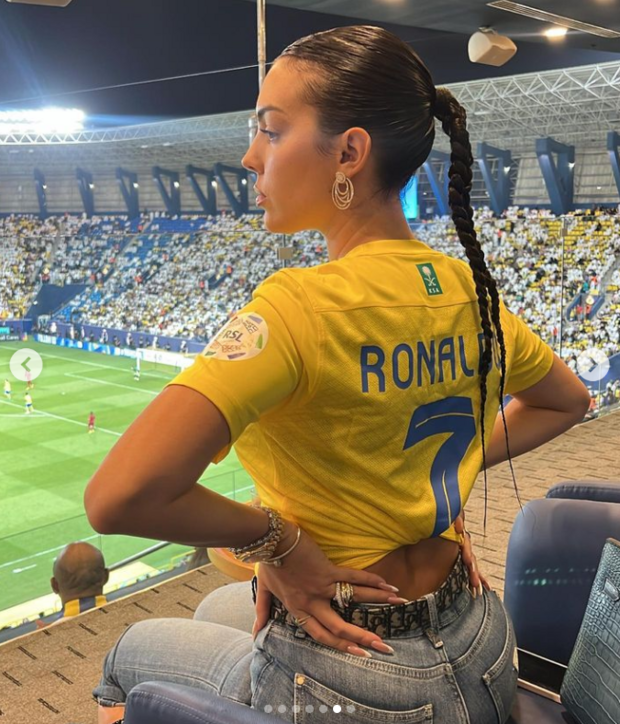 Georgina Rodriguez troppo sexy allo stadio (FOTO) Lady Ronaldo si rifugia in..