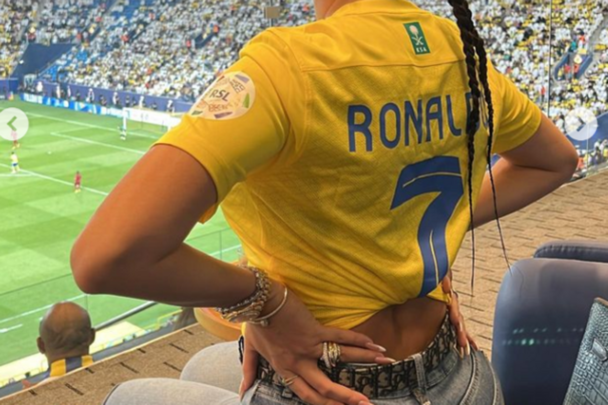 Georgina Rodriguez troppo sexy allo stadio (FOTO) Lady Ronaldo si rifugia in..