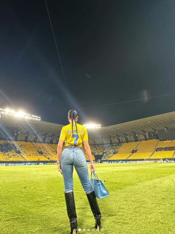 Georgina Rodriguez troppo sexy allo stadio (FOTO) Lady Ronaldo si rifugia in..