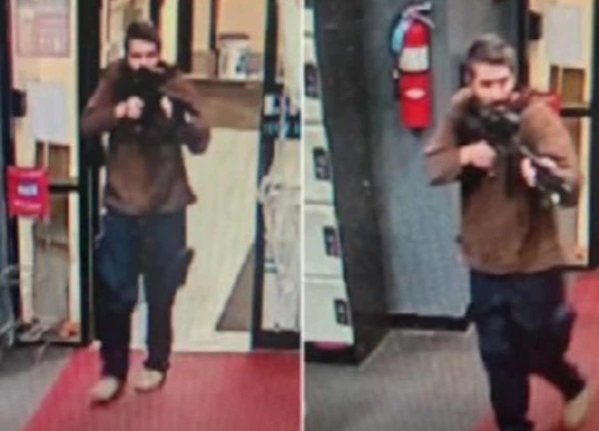 Maine, strage in una sala bowling: 22 morti e 50 feriti. Il killer é in fuga