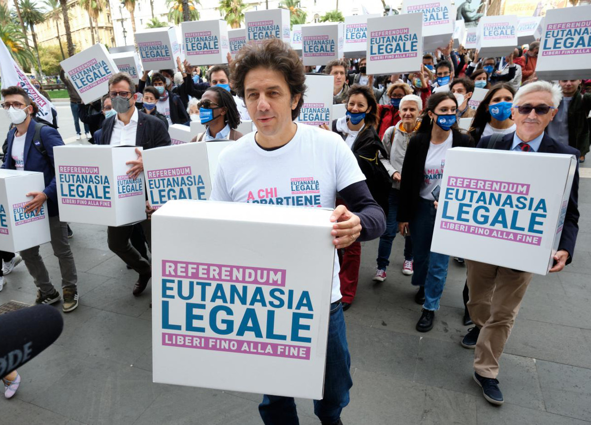 Roma, negato l’aiuto al suicidio a malata terminale di cancro. No della Asl