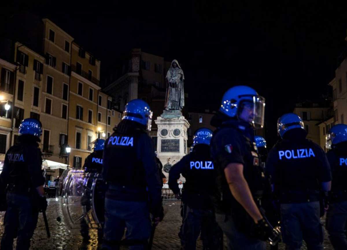 Guerriglia degli ultrà dello Slavia Praga: Roma a ferro e fuoco: 20 arresti