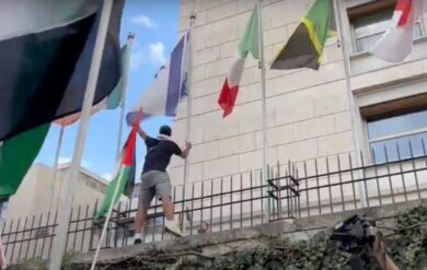 Manifestante pro-Palestina rimuove la bandiera di Israele dalla FAO: il volo