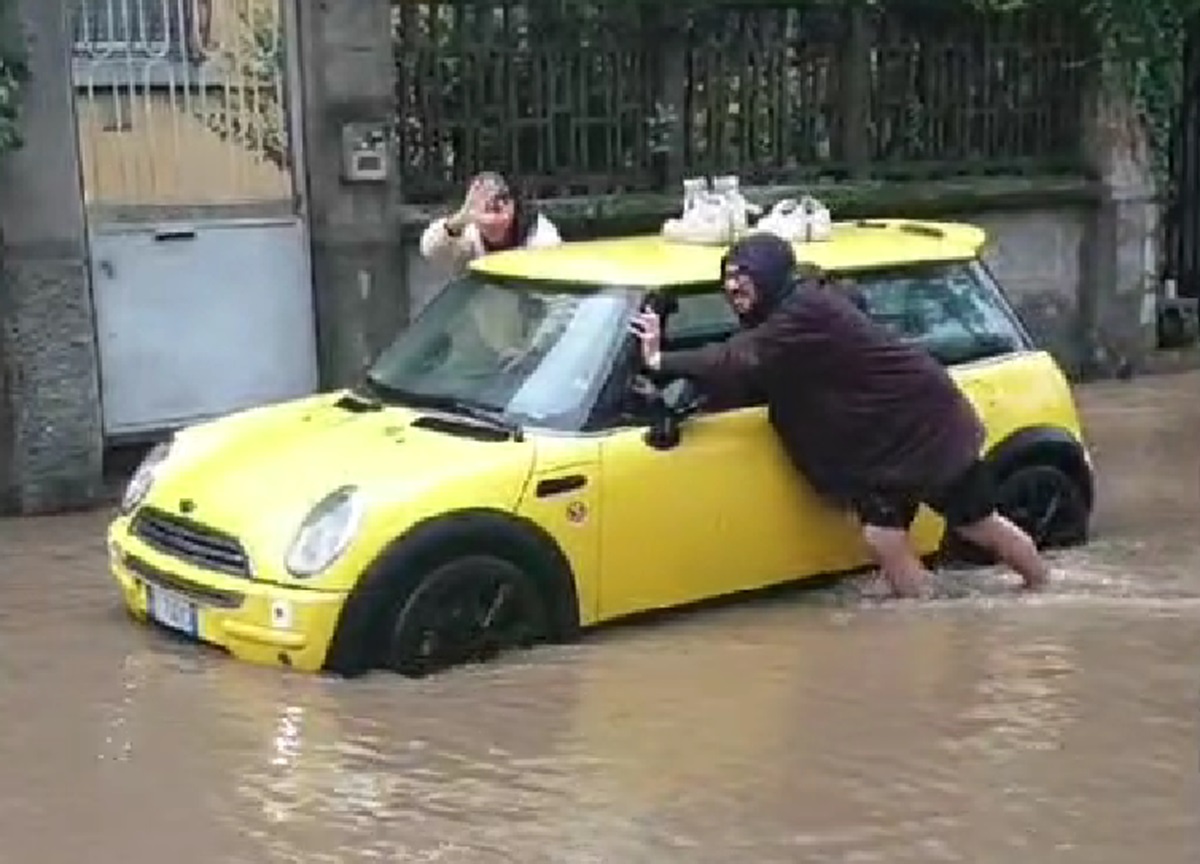 Milano, esonda il Seveso. La peggior bomba d’acqua dal 2014. VIDEO Milano, esonda il Seveso. La peggior bomba d’acqua dal 2014. VIDEO