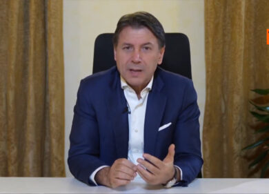 M5s, Conte: “La Destra ha messo la patrimoniale sulla casa. Sono agli stracci”