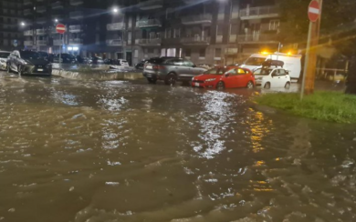 Milano messa ko dal maltempo, Seveso esondato e strade allagate: VIDEO