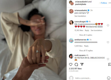 Dybala, proposta di matrimonio a Oriana davanti alla fontana di Trevi. VIDEO