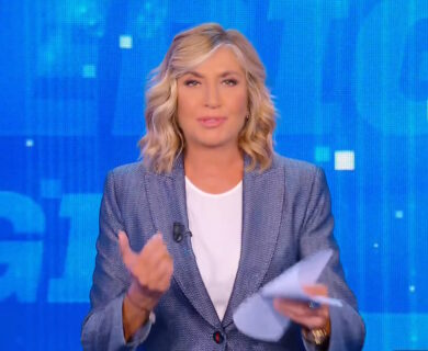 Ascolti tv, Merlino inizia male la settimana. Pomeriggio 5 scende sotto il 16%