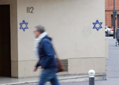 Hamas: “Anche Italia ci aggredisce”. A Parigi Stella di David su edifici​​​​​​