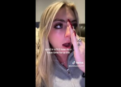 Ragazza scopre che l’orario di lavoro è di 8h e piange: “Non ho più una vita”