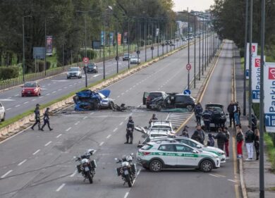 Sconto fra tre auto: due morti e dieci feriti. Conducente positivo alcol test