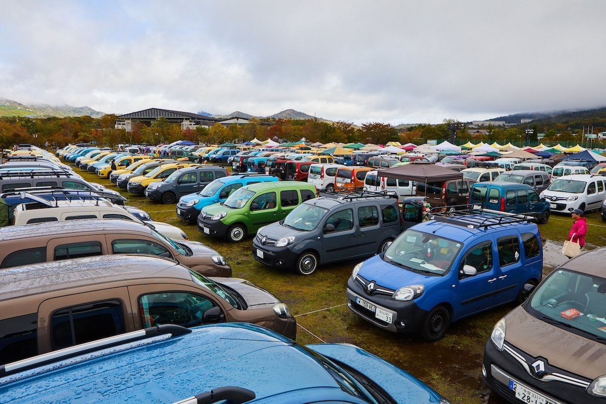 Il Giappone accoglie il più grande raduno di Renault Kangoo del mondo Il Giappone accoglie il più grande raduno di Renault Kangoo del mondo