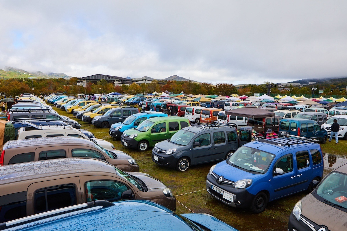 Il Giappone accoglie il più grande raduno di Renault Kangoo del mondo Il Giappone accoglie il più grande raduno di Renault Kangoo del mondo