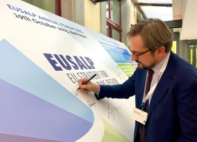 La Lombardia autonomista punta sull’Europa. Il regista? L’assessore Guidesi
