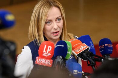 AI, Meloni al summit di Londra: “Rischia di sostituire le capacità umane”