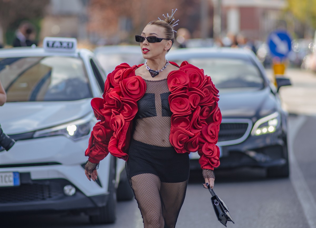 Prada vola in alto con 3,3mld di ricavi in nove mesi. Balzo di Miu Miu (+49%) Prada vola in alto con 3,3mld di ricavi in nove mesi. Balzo di Miu Miu (+49%)