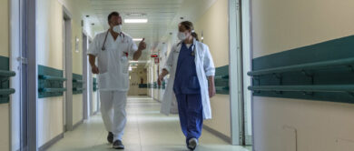 Manovra, la rivolta dei medici: no a lavoro extra per ridurre i tempi d’attesa
