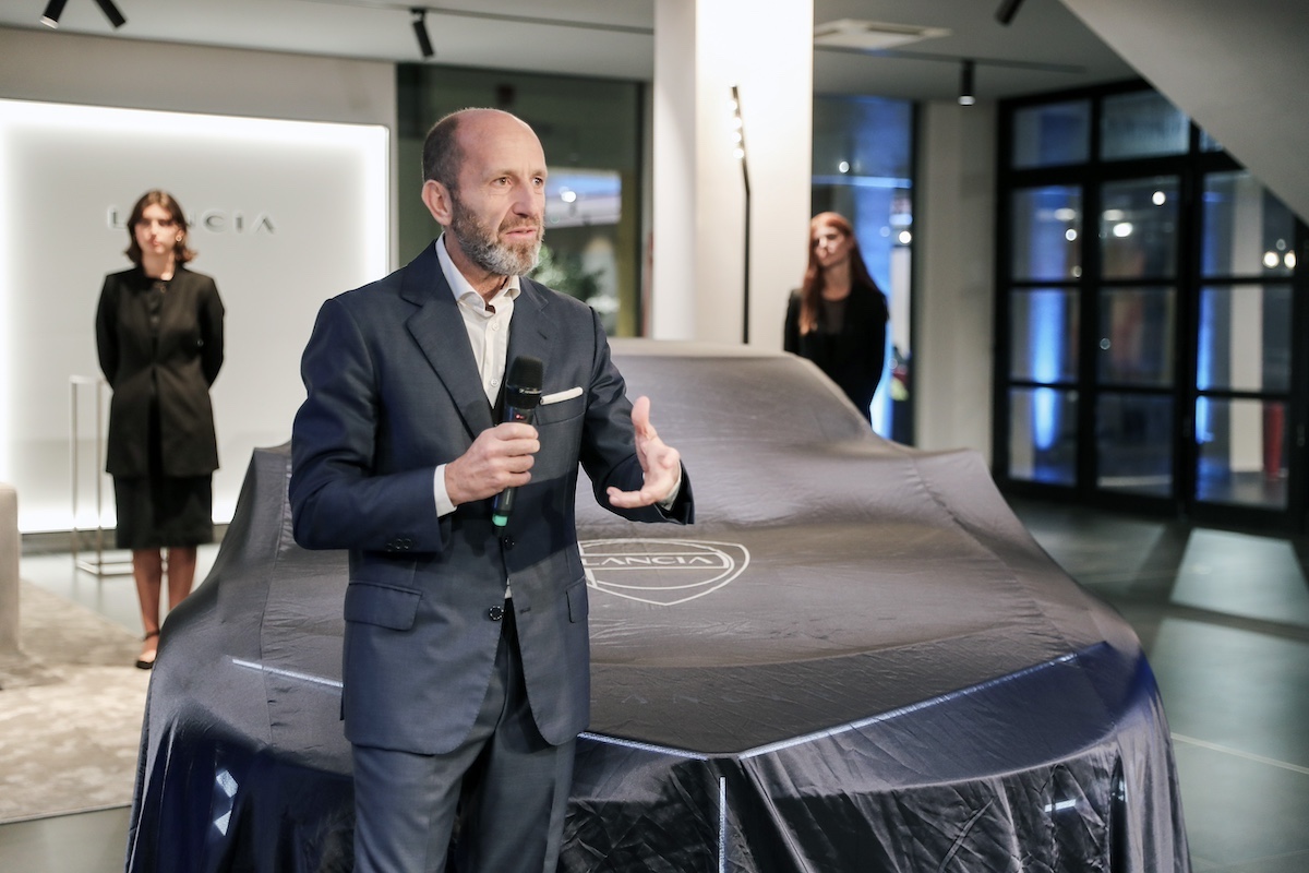 Lancia Pu+Ra HPE inaugura la nuova immagine delle concessionari e italiane