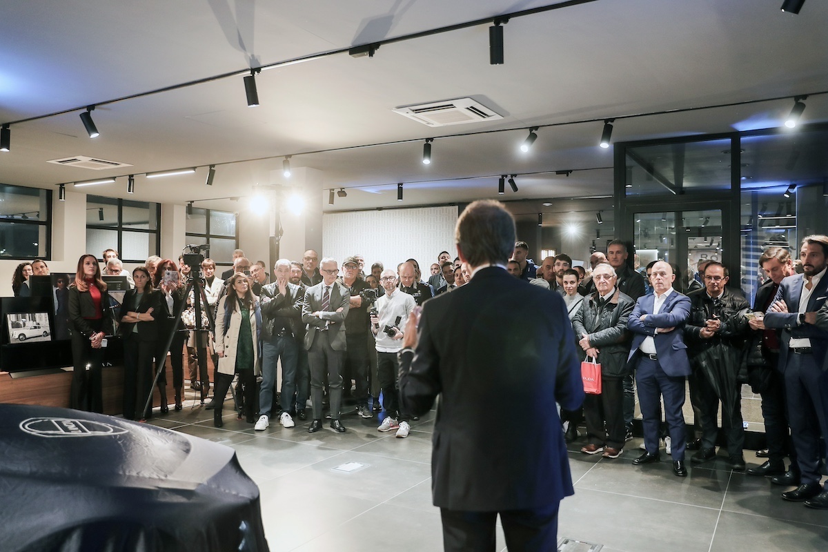 Lancia Pu+Ra HPE inaugura la nuova immagine delle concessionari e italiane