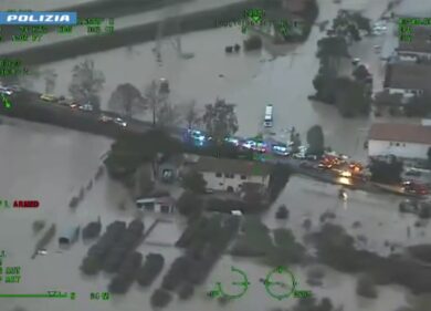 La città di Prato alluvionata: le immagini impressionanti da un elicottero