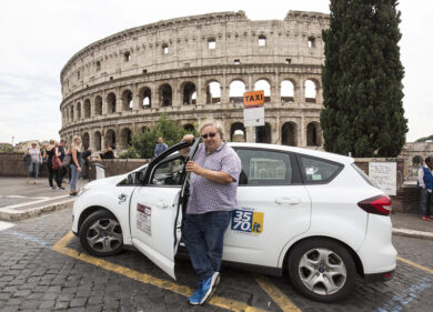 Taxi, carenza di licenze e lunghe attese. L’Antitrust indaga sui disservizi