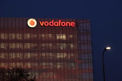Vodafone, ok alla fusione con Three Hutchinson nel Regno Unito
