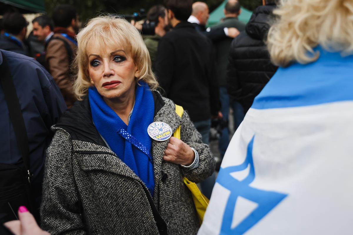 Manifestazioni incrociate a Milano: Lega e pro Palestina. Foto e video Manifestazioni incrociate a Milano: Lega e pro Palestina. Foto e video
