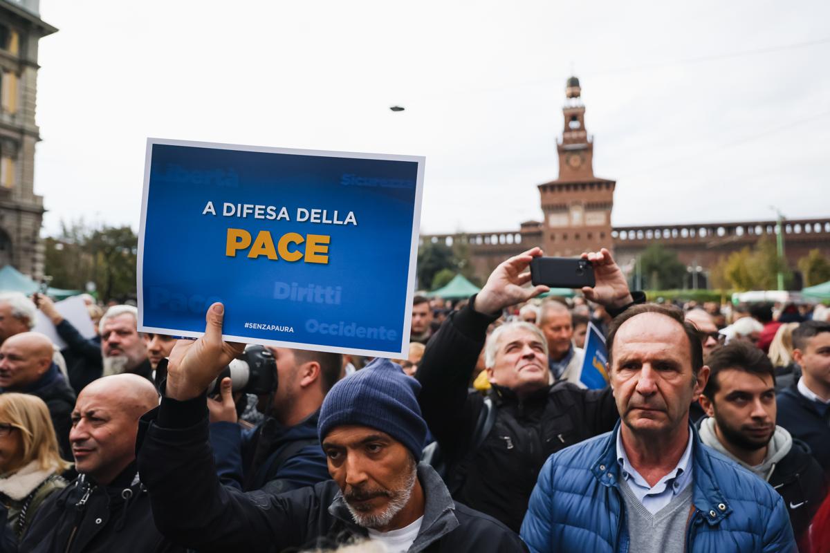 Manifestazioni incrociate a Milano: Lega e pro Palestina. Foto e video Manifestazioni incrociate a Milano: Lega e pro Palestina. Foto e video