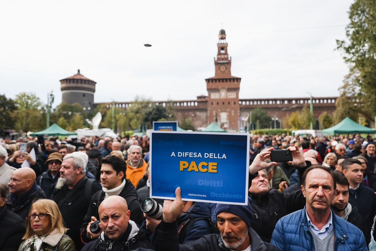 Manifestazioni incrociate a Milano: Lega e pro Palestina. Foto e video Manifestazioni incrociate a Milano: Lega e pro Palestina. Foto e video