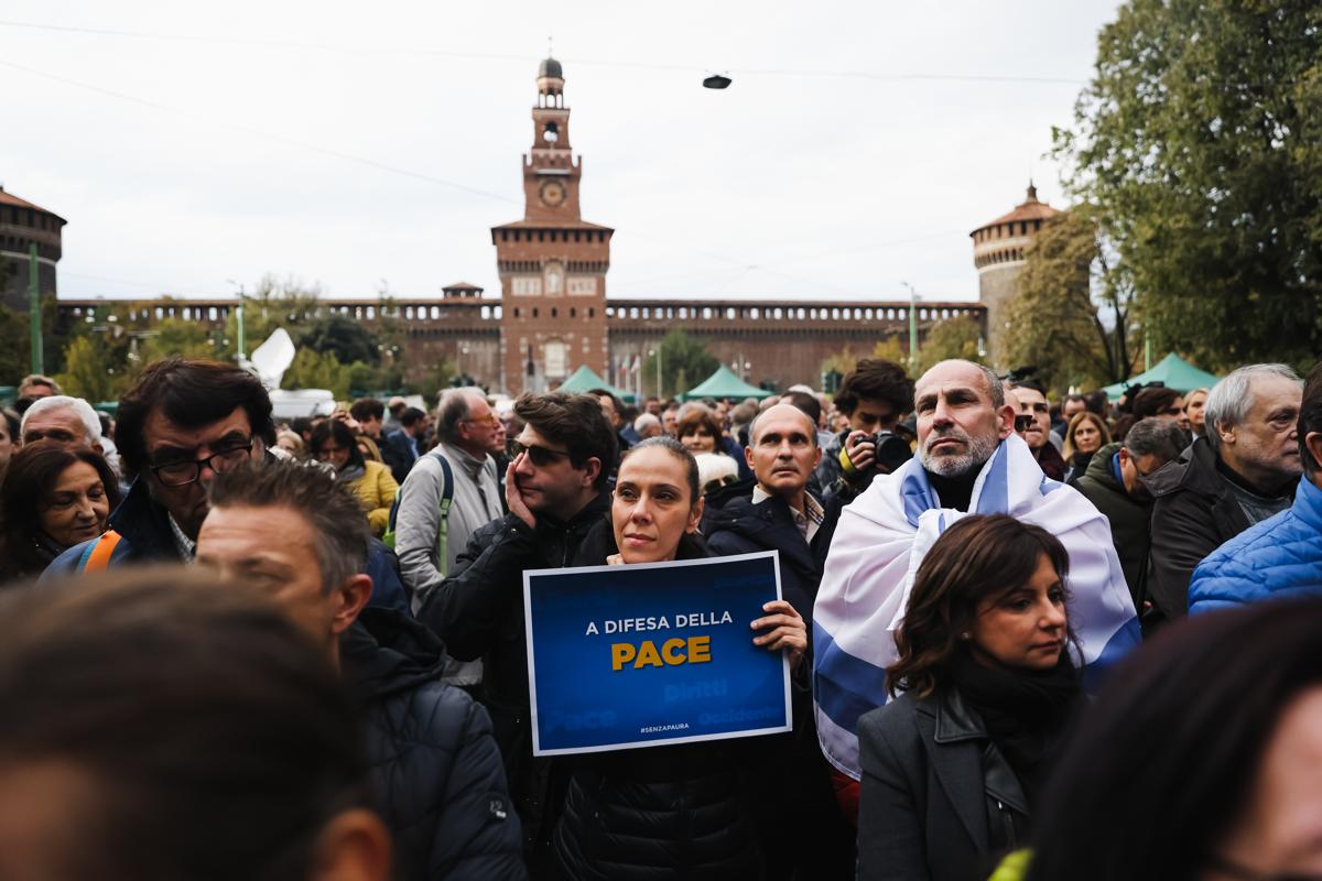 Manifestazioni incrociate a Milano: Lega e pro Palestina. Foto e video Manifestazioni incrociate a Milano: Lega e pro Palestina. Foto e video