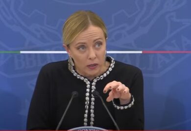 “Meloni farà la fine di Renzi. Bruciata. Il premierato è una puttanata”