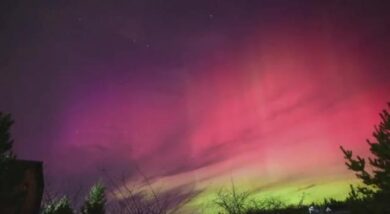 Dall’Ucraina all’Italia, il cielo d’Europa si tinge di rosa per l’aurora boreale