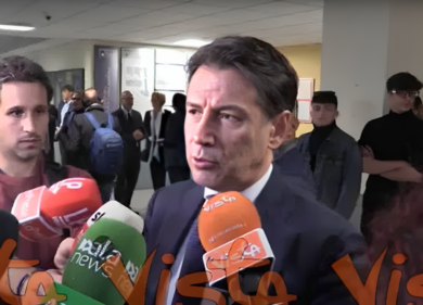 Conte ribattezza Meloni: “Lady tax ha colpito. Due mld di nuove tasse”
