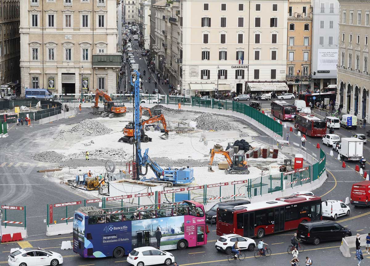 Caos cantieri a Roma, Gualtieri: “Sapevo che mi sarei preso le maledizioni” Caos cantieri a Roma, Gualtieri: “Sapevo che mi sarei preso le maledizioni”