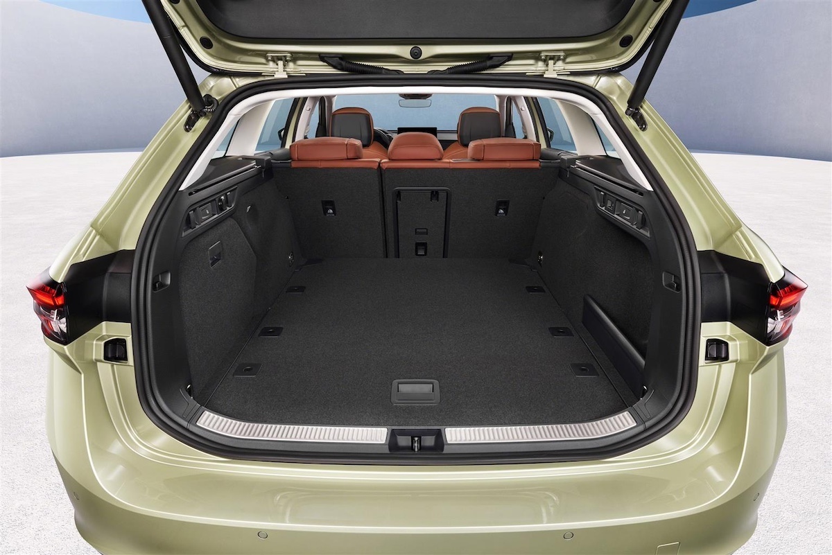 Nuova Skoda Superb, debutta in versione ibrida plug-in Nuova Skoda Superb, debutta in versione ibrida plug-in