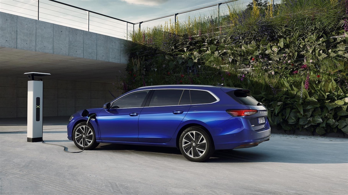 Nuova Skoda Superb, debutta in versione ibrida plug-in Nuova Skoda Superb, debutta in versione ibrida plug-in