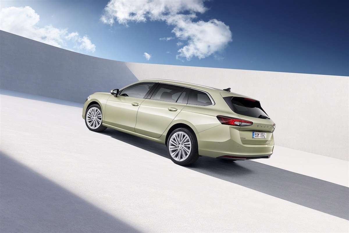 Nuova Skoda Superb, debutta in versione ibrida plug-in Nuova Skoda Superb, debutta in versione ibrida plug-in