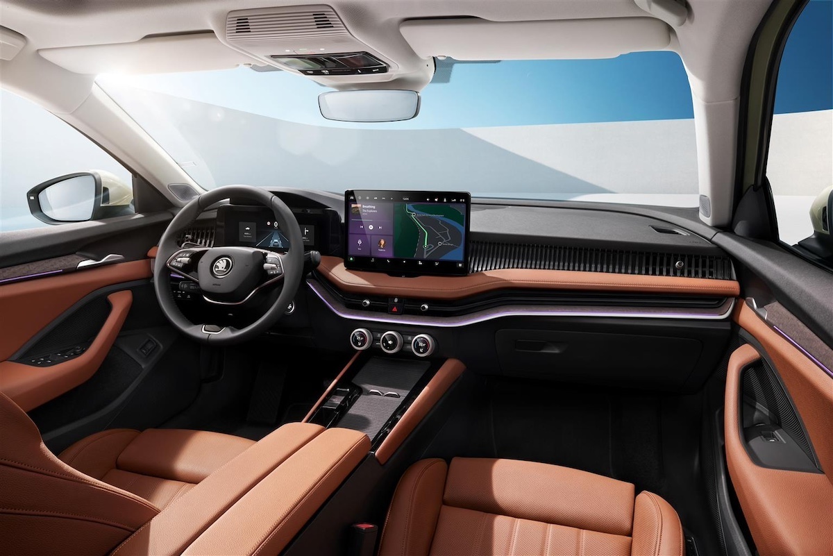 Nuova Skoda Superb, debutta in versione ibrida plug-in Nuova Skoda Superb, debutta in versione ibrida plug-in