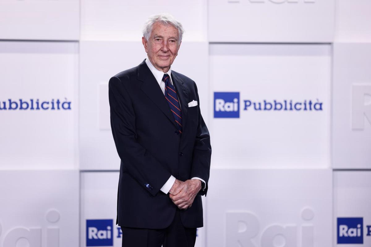 Augias: “Governo di incompetenti. Non stanno demolendo i comunisti ma la Rai” Augias: “Governo di incompetenti. Non stanno demolendo i comunisti ma la Rai”