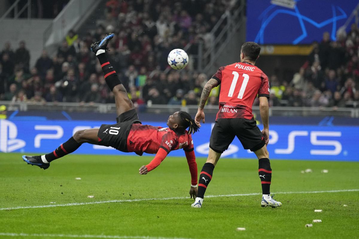 Galleria foto 'Milan-Psg 2-1, Giroud sovrasta Skriniar. Leao show: “Io parlo in campo”. E Pioli…' - foto 1