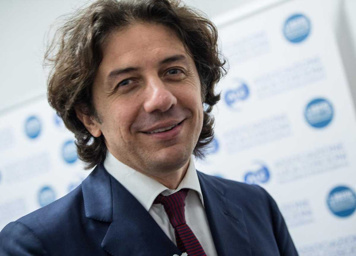 Eutanasia, Cappato e il figlio della regista si autodenunciano ai carabinieri Eutanasia, Cappato e il figlio della regista si autodenunciano ai carabinieri